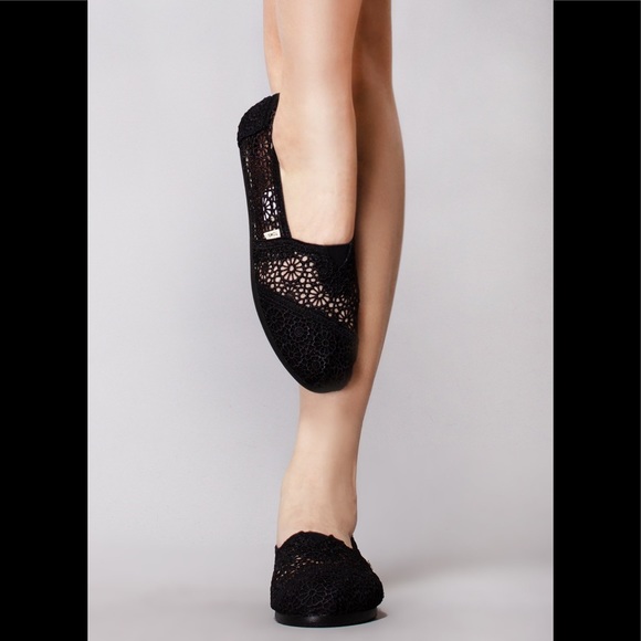 NIB Women’s Toms Moroccan Crochet Slip-On Flats - Picture 2 of 6